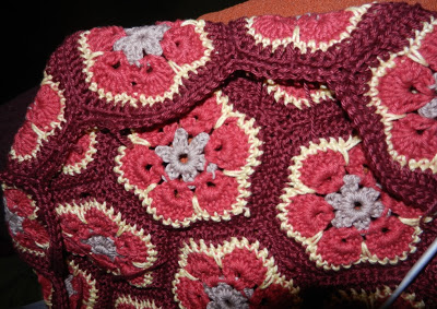 afrikankukka-myssybaskerin alareuna